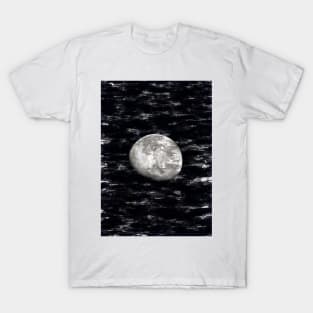 Partial Moon By Night Black & White. For Moon Lovers. T-Shirt